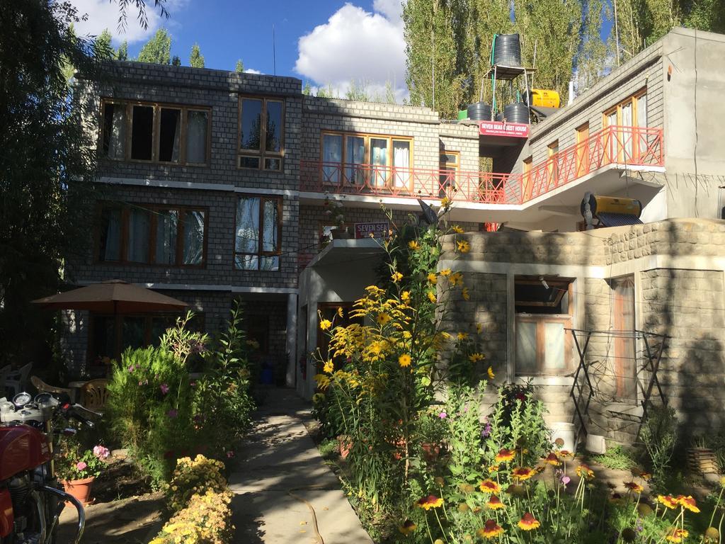 Hôtel Seven Seas à Leh Extérieur photo